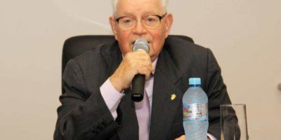 Acadêmico Adauto recebeu a Medalha Dona Francisca